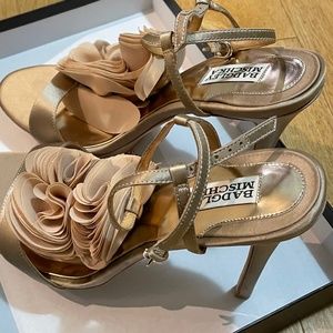 NWT Badgley Mischa Randee nude satin floral heels size 10